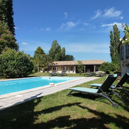 Au Petit Grain Bed & Breakfast Coutures  Dış mekan fotoğraf